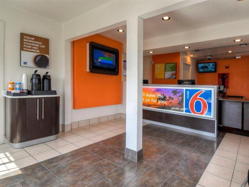 Motel 6-Escondido, Ca Екстер'єр фото