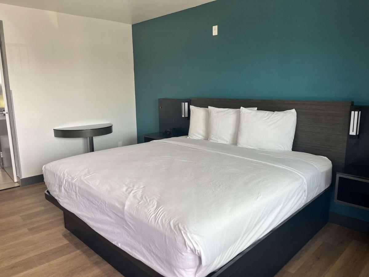 Motel 6-Escondido, Ca Екстер'єр фото