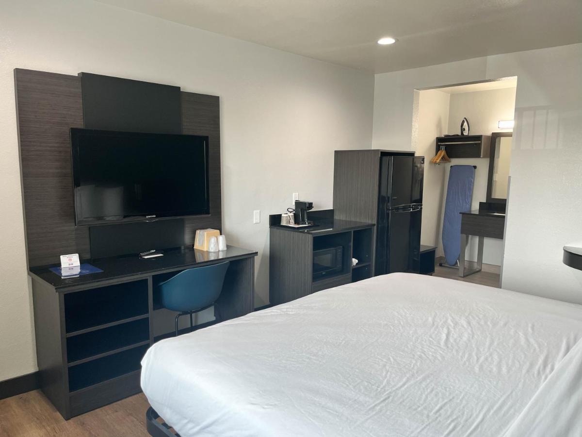 Motel 6-Escondido, Ca Екстер'єр фото