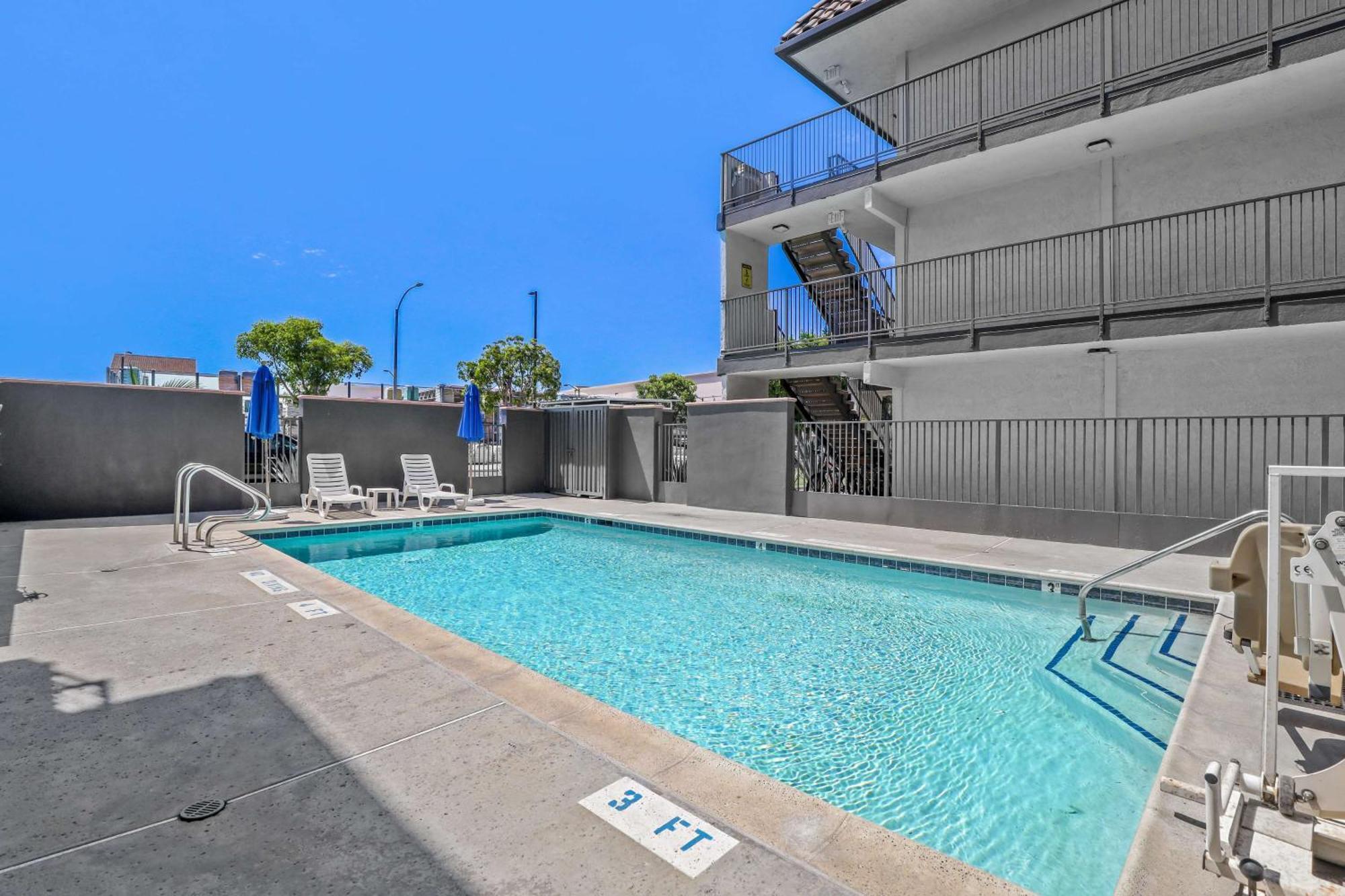 Motel 6-Escondido, Ca Екстер'єр фото
