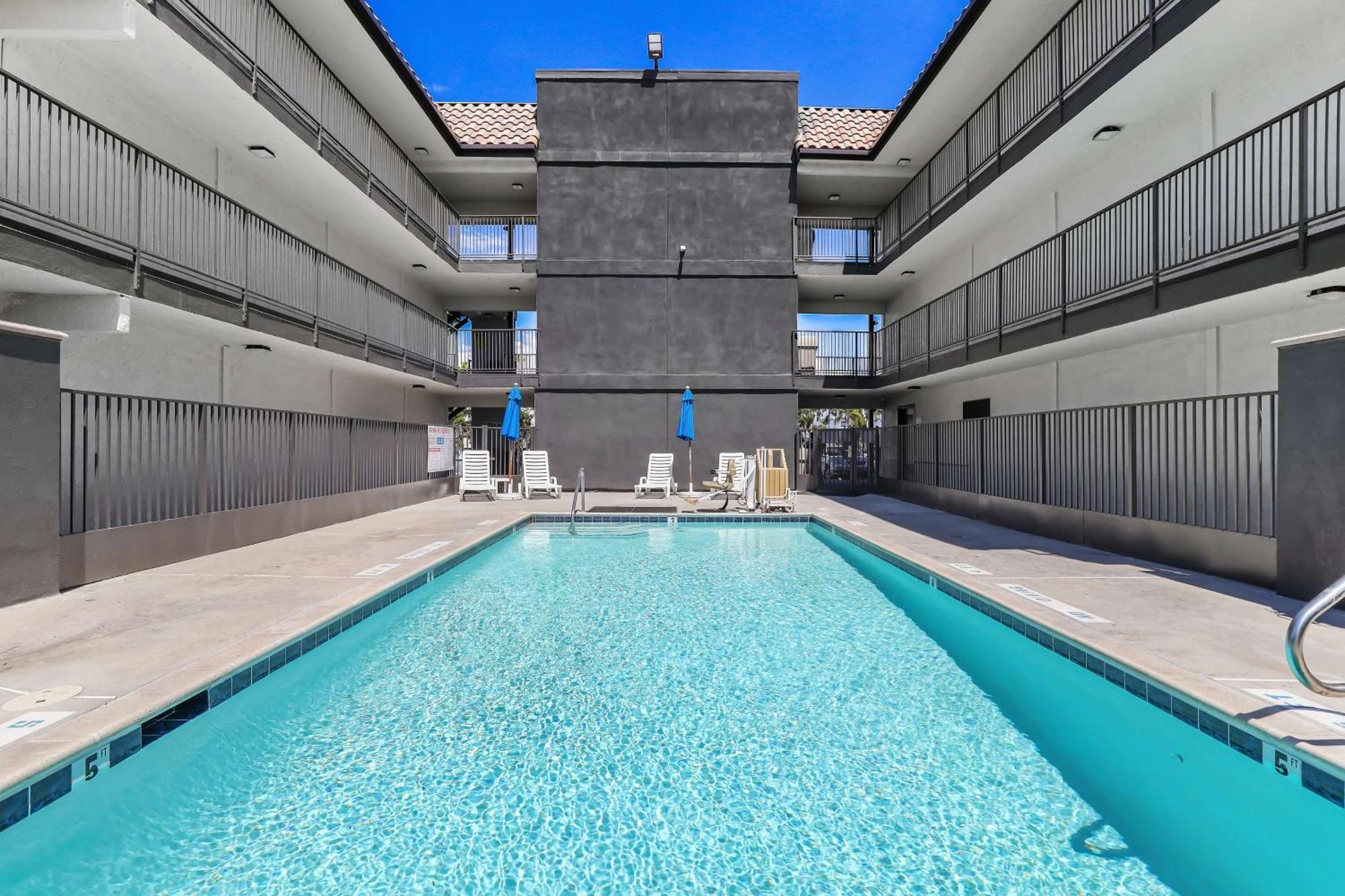 Motel 6-Escondido, Ca Екстер'єр фото