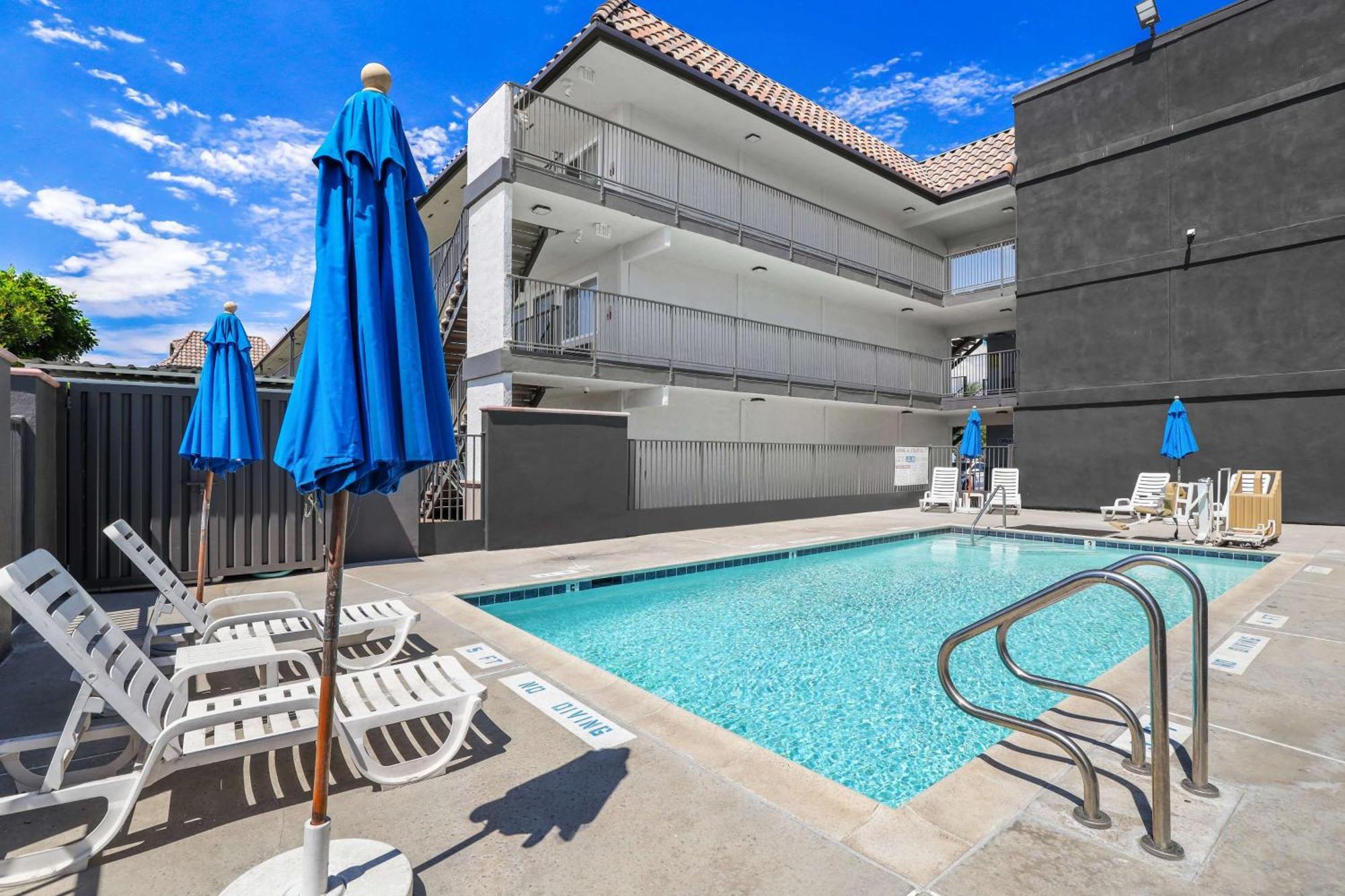 Motel 6-Escondido, Ca Екстер'єр фото