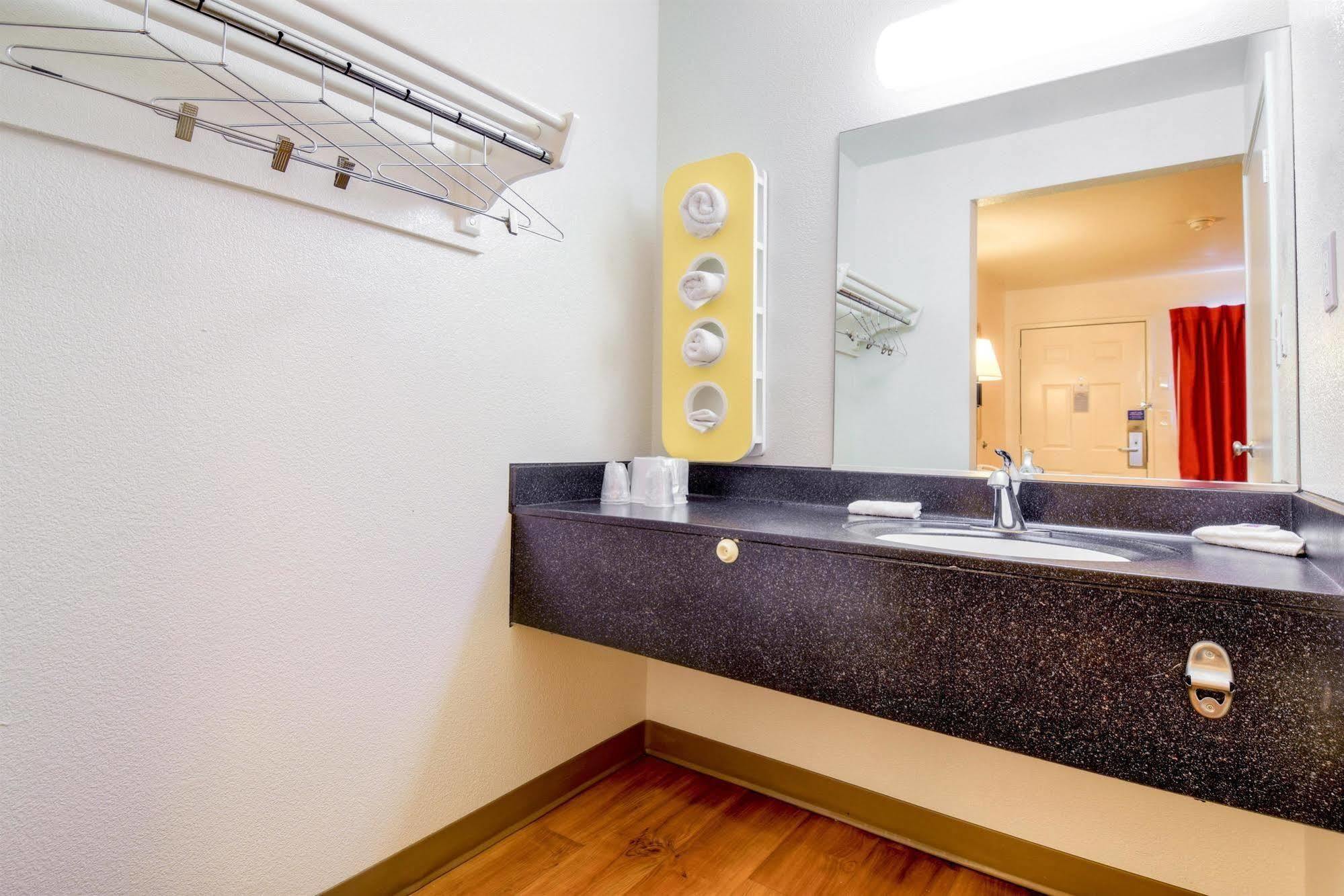 Motel 6-Escondido, Ca Екстер'єр фото