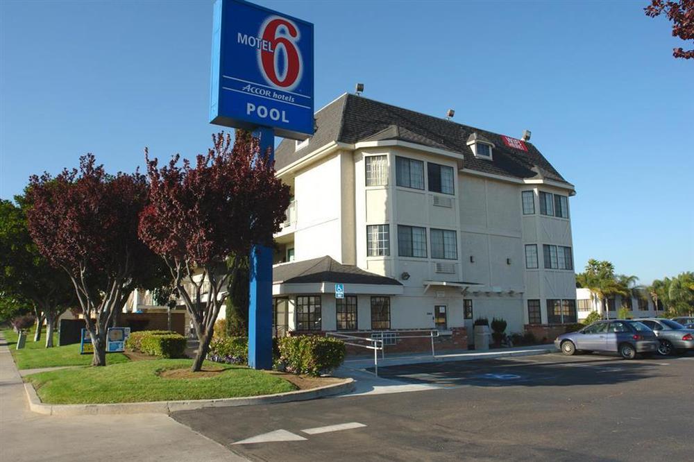 Motel 6-Escondido, Ca Екстер'єр фото